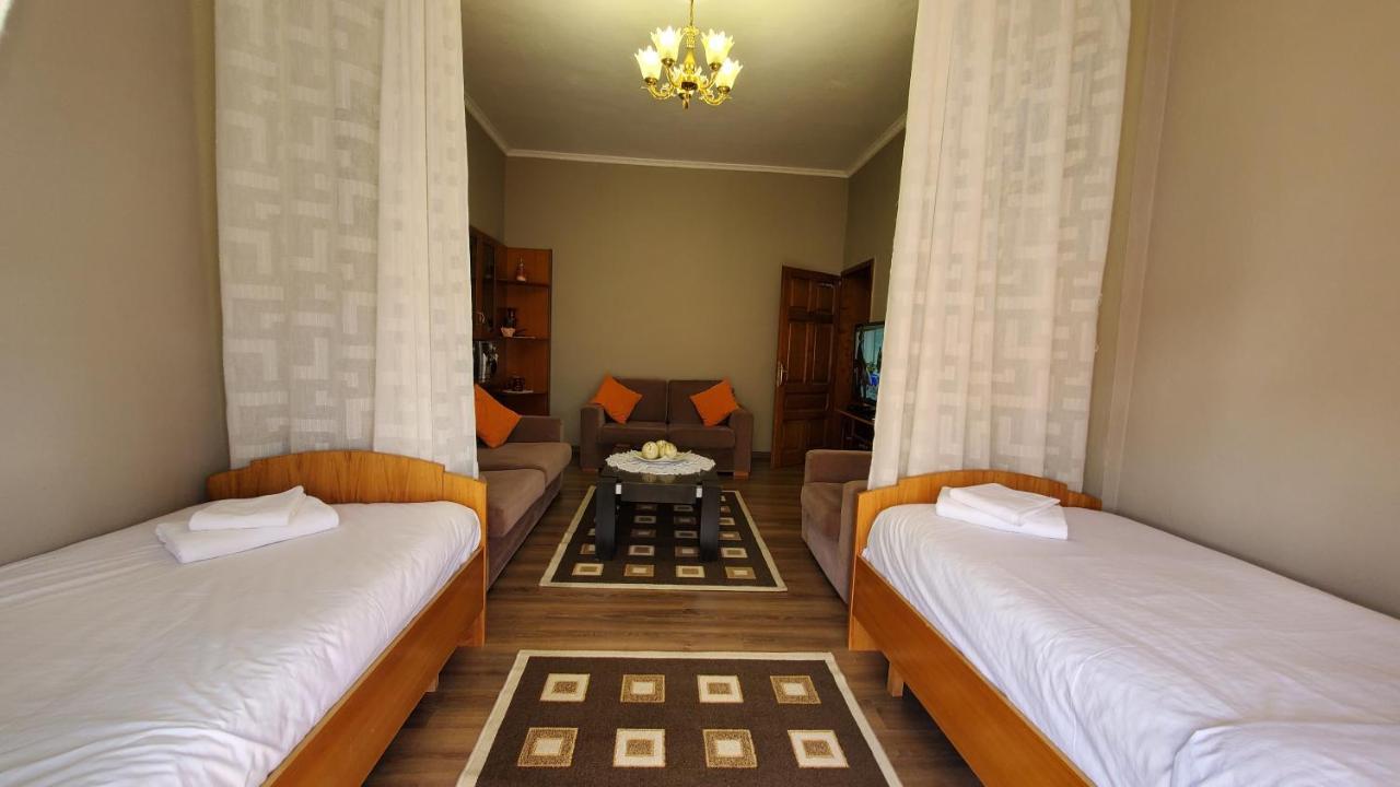 Metropolitan Apartments - City Center Tirana Esterno foto