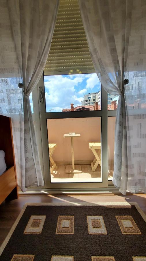 Metropolitan Apartments - City Center Tirana Esterno foto