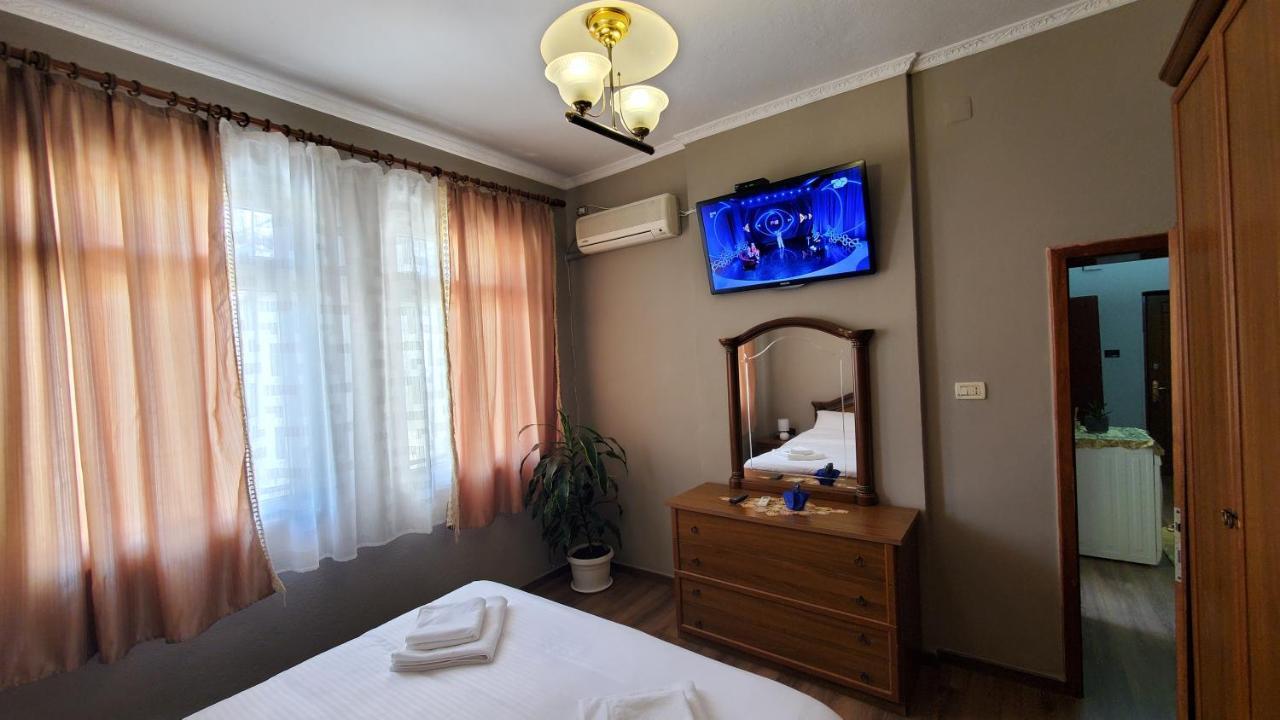 Metropolitan Apartments - City Center Tirana Esterno foto