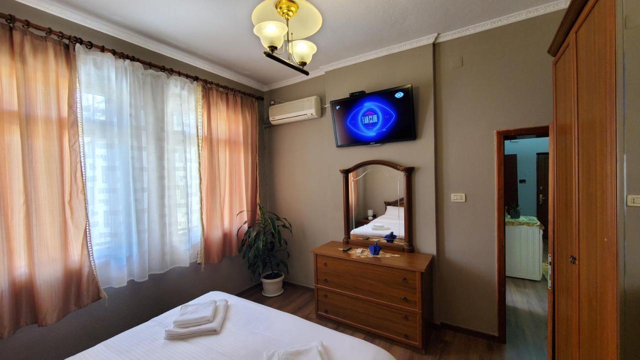 Metropolitan Apartments - City Center Tirana Esterno foto